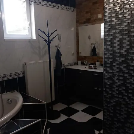 Apartment Akacvirag Airport Viki