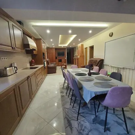 Akacvirag Airport Viki Apartment *
