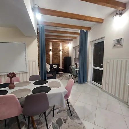 Apartment Akacvirag Airport Viki